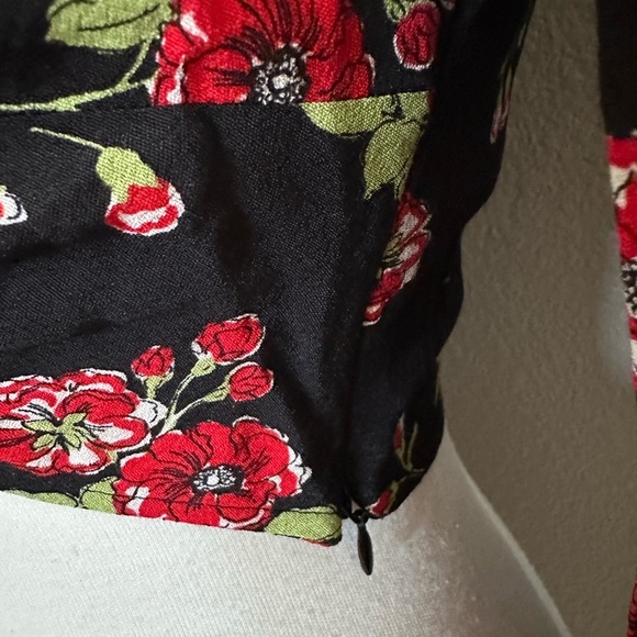 ZARA Women's Floral Crop Top Key-Hole Long Sleeve Zip Red- Black - Picture 10 of 13
